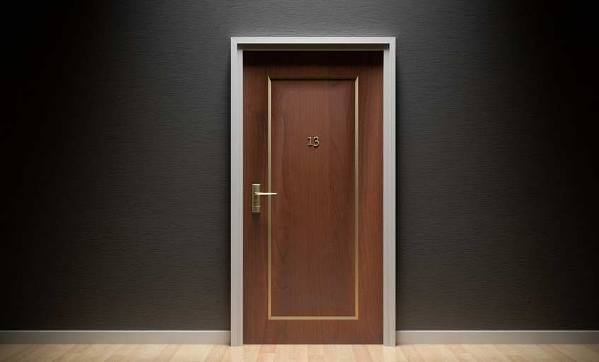 Квартира жительницы Мурманской области покрылась фекалиями и плесенью