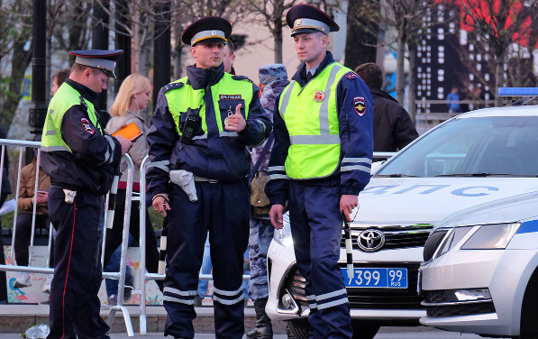 Автоэксперт Хайцеэр оценил идею выдачи водительских прав на 20 лет