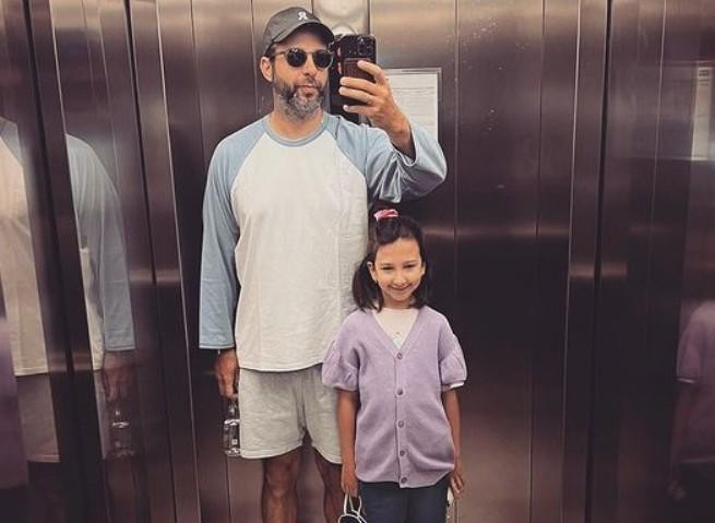 Иван Ургант поделился редким снимком своей младшей дочери в день её 8-летия