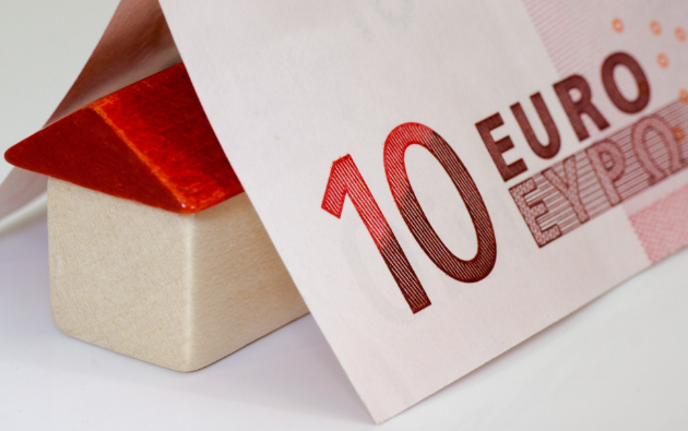 Курс евро на бирже упал ниже 102 рублей