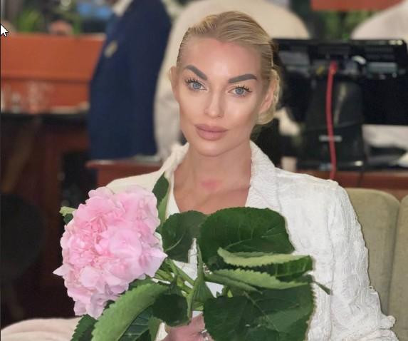 Анастасия Волочкова призналась, что к ней «мужчины в очереди стоят»