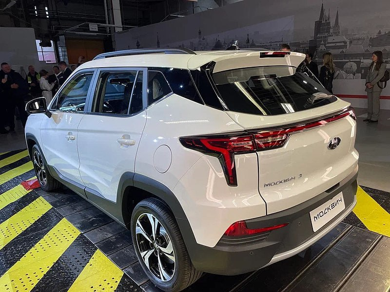 «Москвич» объявил скидку 170 тыс. рублей на кроссовер «Москвич 3»