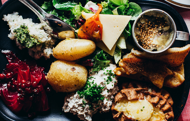 Диетолог Арзамасцев назвал болезни, при которых постоянно хочется есть