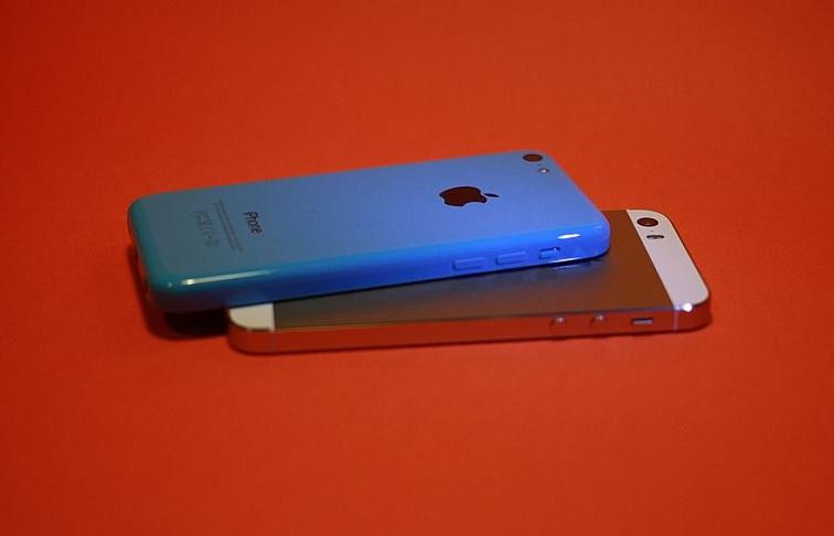 Титановый iPhone 15 Pro Max начинает сбоить прямо при покупке