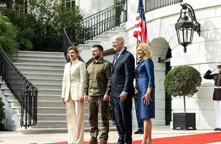 Жена Владимира Зеленского сомневается в его желании избираться на второй президентский срок