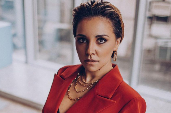 Блогерша Чеснокова пожаловалась на оскорбления со стороны ведущих «Давай поженимся!»