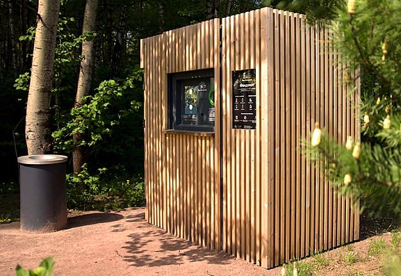 Россиянам предложили зарабатывать, сдавая бутылки у метро