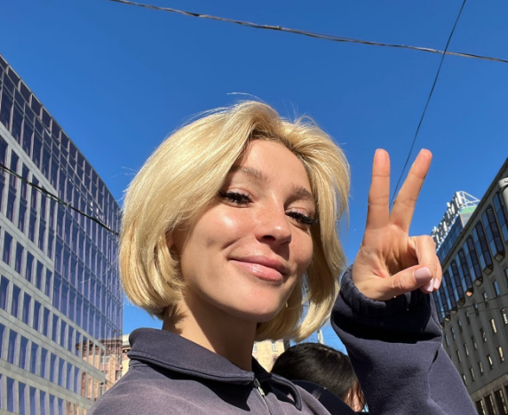 Настю Ивлееву заподозрили в романе с молодым манекенщиком