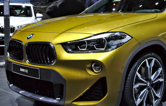 Новое поколение BMW X2 оснастят светящейся решеткой радиатора
