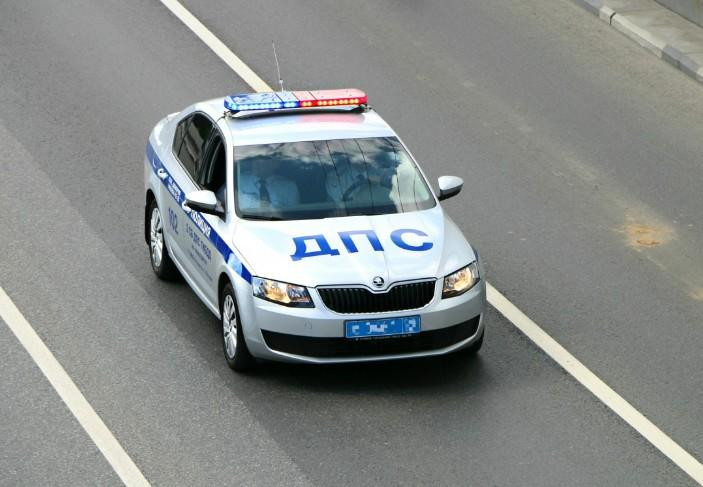 В Челябинске автомобиль с женщиной за рулём въехал в детский сад