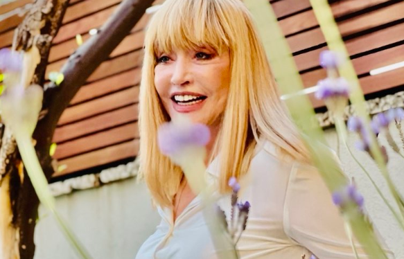 Алла Пугачева расплакалась из-за фото памятника Борису Моисееву