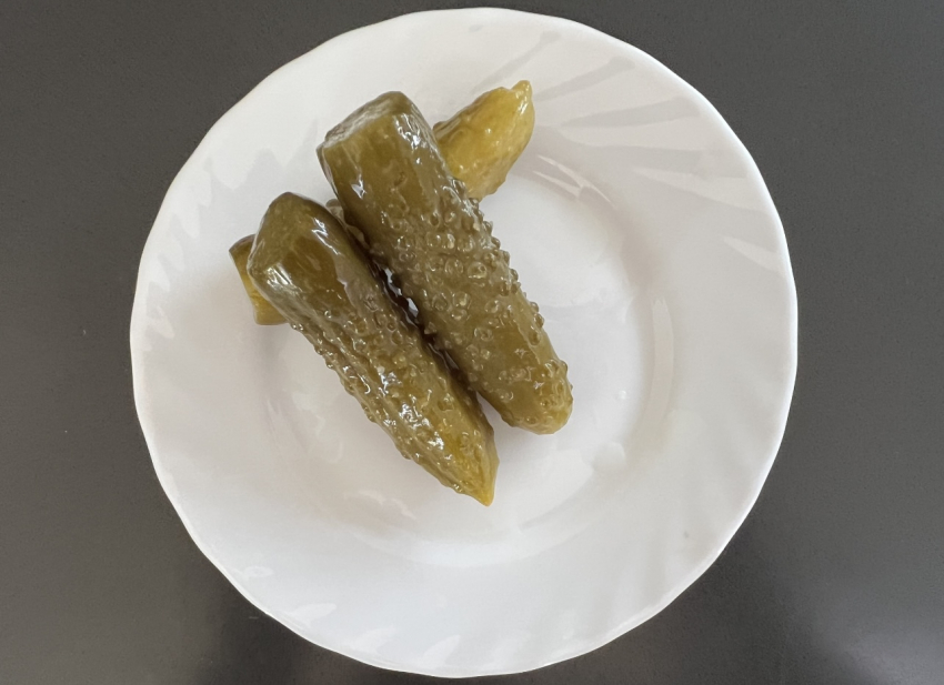 Пролежат до весны: как правильно хранить свежие и соленые огурцы