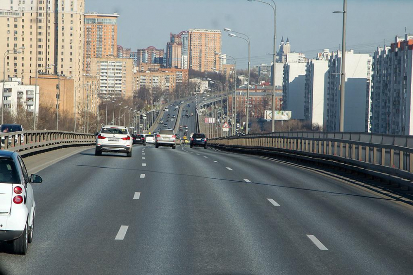 «АльфаСтрахование»: Ленинский проспект признан самой аварийной улицей Москвы в 2023 году