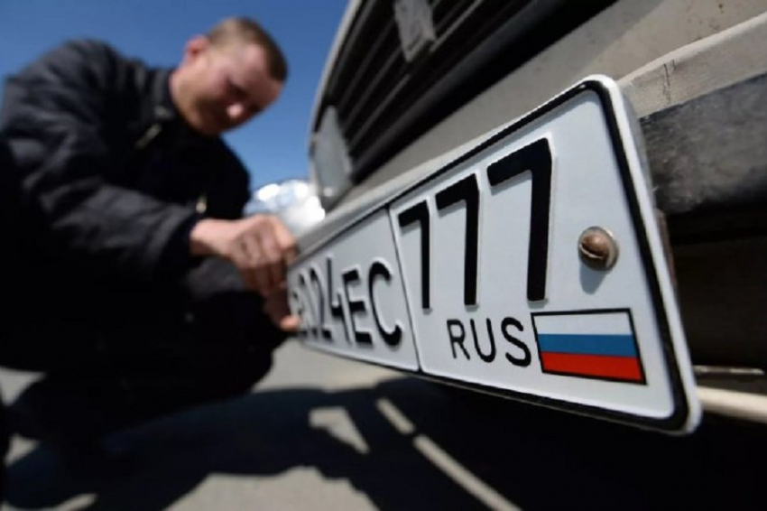 В Эстонии хотят конфисковать машины с номерами России