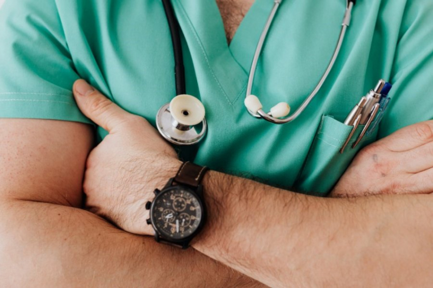 Медики на Сахалине отказались везти женщину на операцию из-за выходных