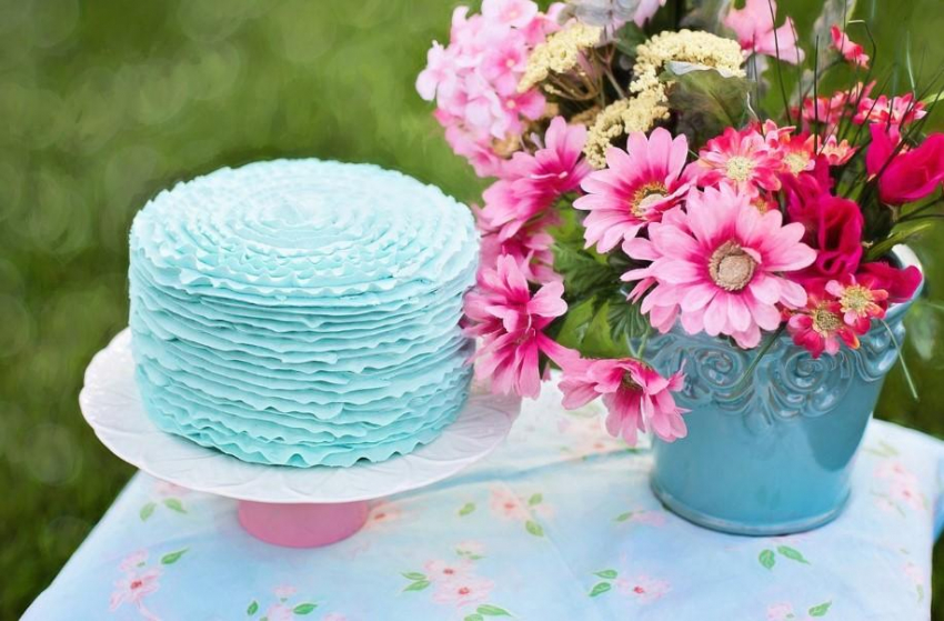 Врач Козлова перечислила продукты, способствующие появлению прыщей