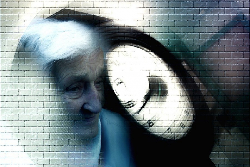 Частота постукивания пальцами по клавиатуре компьютера может предсказать болезнь Альцгеймера