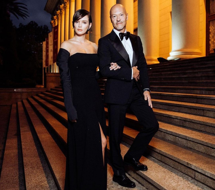 У Паулины Андреевой на публике заметили выпирающий живот