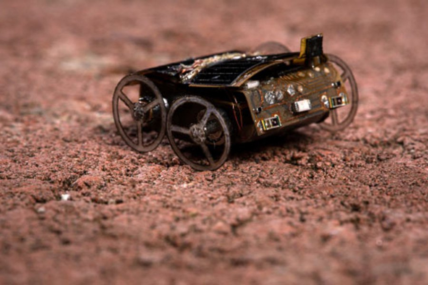 Исследователи создали автономного беспроводного микроробота без батарей