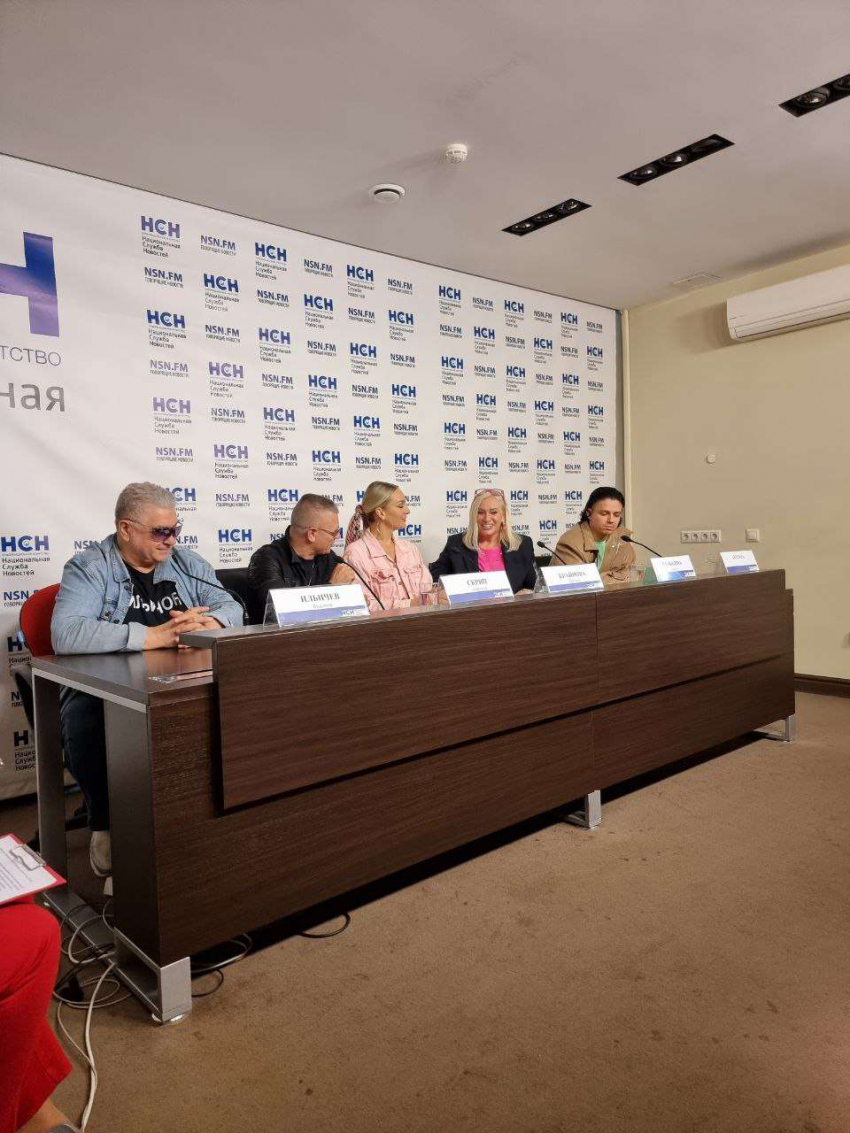 Звезды обсудили вопрос всего модного в музыкальной индустрии