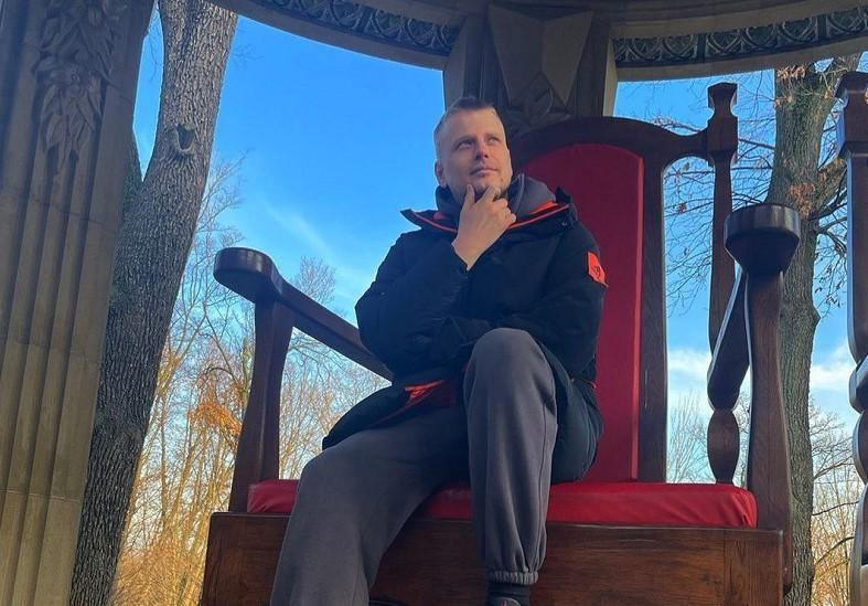 Данила Поперечный стал на сторону супруги комика Славы Коммисаренко