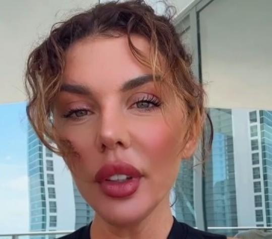 Анна Седокова рассказала, что грустные песни не выпускает, потому что они сбываются