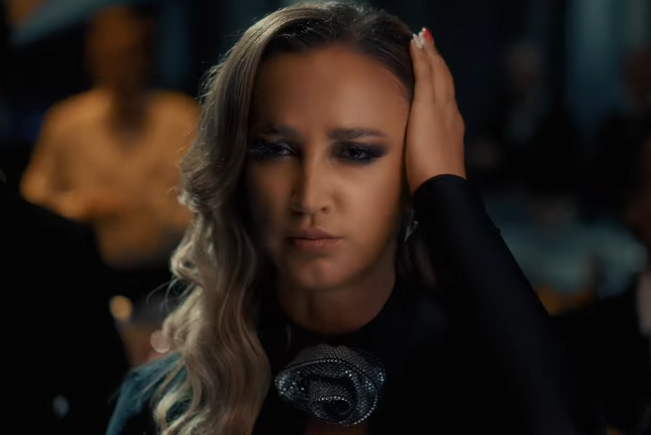 Ольга Бузова представила новый клип с откровенными сценами