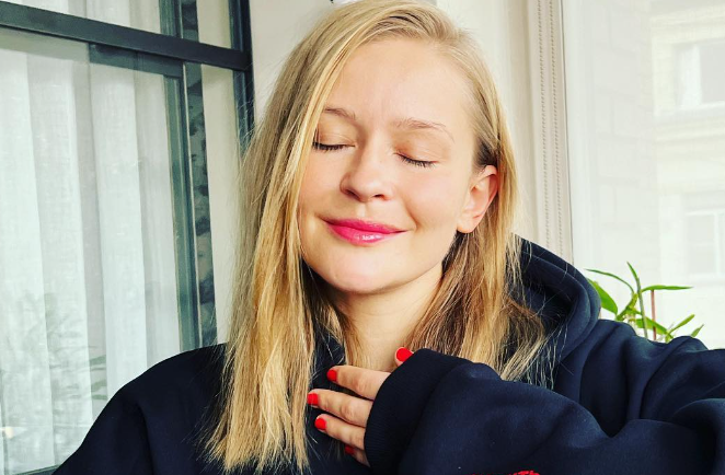 Юлия Пересильд похвасталась фигурой в купальнике на отдыхе в Турции