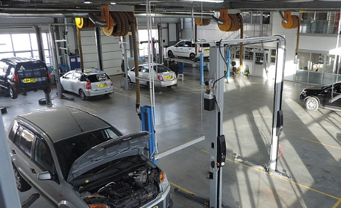 Автомобилистам предложили не беспокоиться из-за сизого дыма из выхлопной трубы