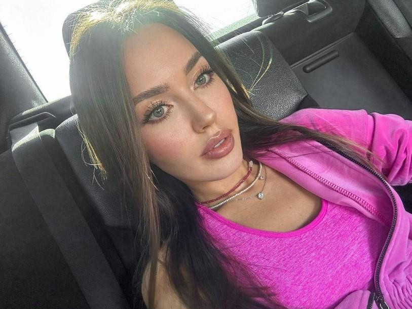 Анастасия Костенко раскрыла срок четвертой беременности