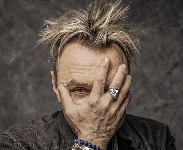 Концертный тур Гарика Сукачева перенесли на весну будущего года