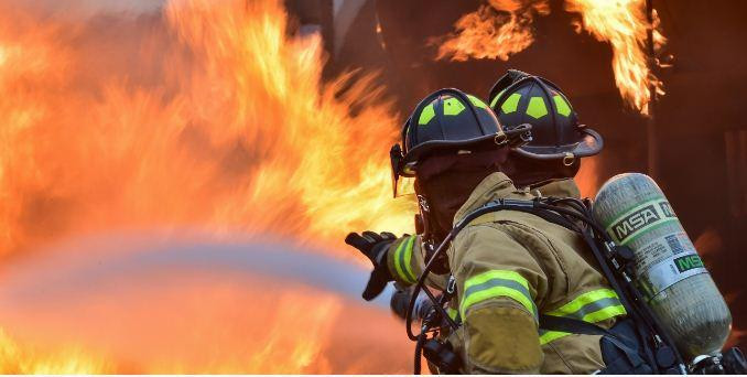 В Санкт-Петербурге в сгоревшем доме с баней нашли тело погибшего
