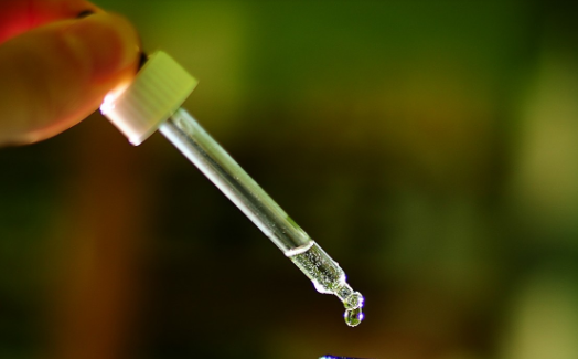 Врач Зайцев предупредил об опасности сосудосуживающих капель для сердца