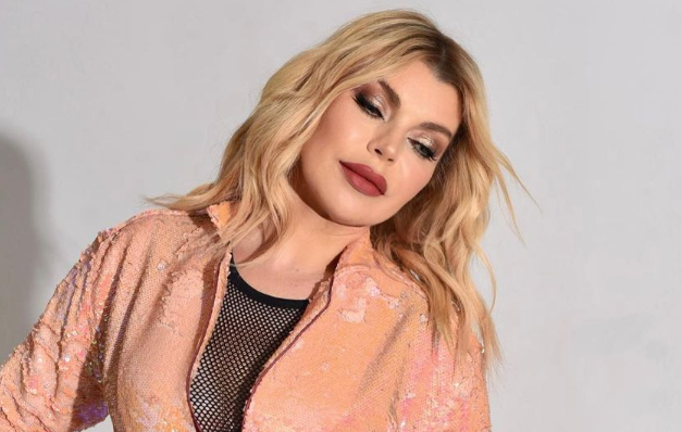 Лада Дэнс впервые вышла в свет после ДТП и операции