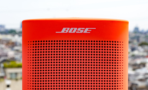 Компания Bose взорвала соцсети, сравнив свои наушники с «пятой точкой» гориллы