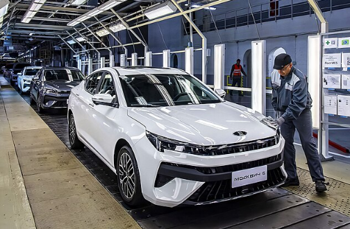 Лифтбэк «Москвич 6» поступит в продажу по цене от 2,4 миллионов рублей