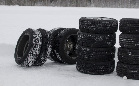 Автоэксперты рассказали, при какой температуре нужно менять летнюю резину на зимнюю