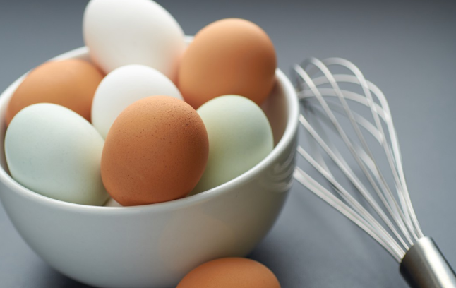 Ученые: Употребление куриных яиц помогает снизить холестерин