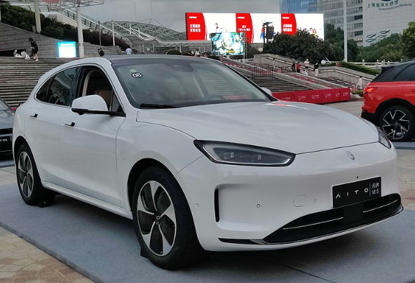 Huawei привезет в Россию премиальные кроссоверы AITO М5 и М7