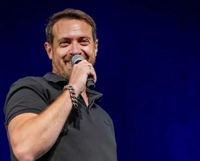 Актер Кирилл Сафонов показал вид со своего балкона в Израиле