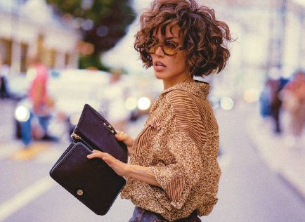 Zivert объяснила, почему решила поработать бортпроводницей