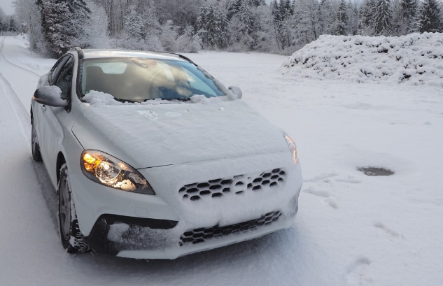 Автоэксперты развеяли миф о важности долгого прогрева двигателя