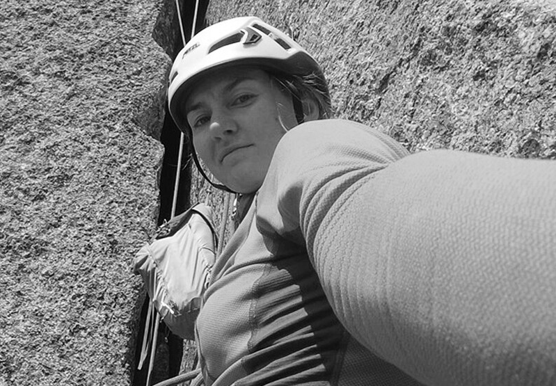 Спасатели с высоты обнаружили альпинистку Оленеву