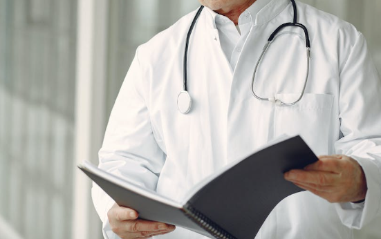 Daily Mail: Бугорки или красная чешуйчатая кожа могут быть признаком рака