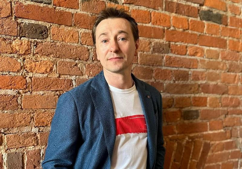 Сергей Безруков продемонстрировал улов в Ростове-на-Дону с помощью палки