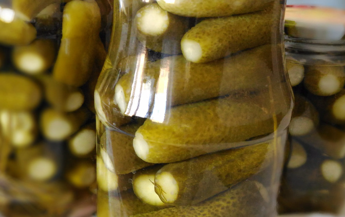 Доктор Мясников рассказал, что соленья не несут пользу для здоровья человека