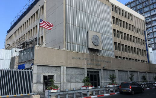 Появились кадры беспорядков у зданий посольств Израиля и США в разных странах