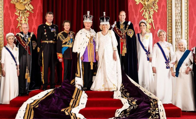 Королева Камилла впервые появилась на публике в бриллиантовой тиаре Елизаветы II