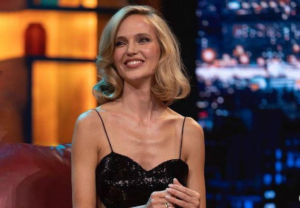 Певица Глюкоза вышла на связь с подписчиками с маской на лице