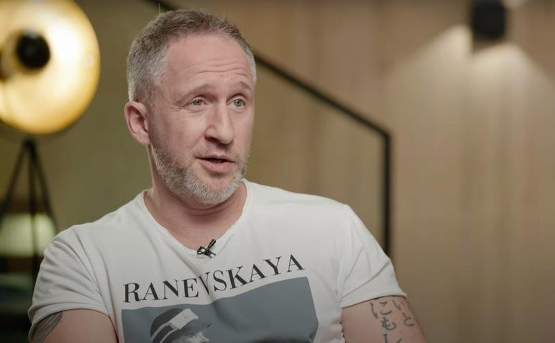 Оскар Кучера назвал «чокнутой» Яну Троянову после слов об «алкоголизме» россиян